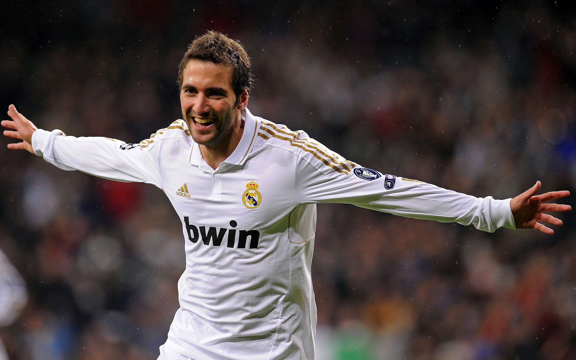 青少年足球联赛精彩纷呈，目标培养未来明星，青少年足球选拔